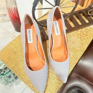 Steve Madden Light Gray Pointed Toe Pumps